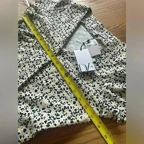 Diane von Furstenberg Daisy Tiny Black Wrap Dress 6 Midi Short Micro Floral $398 - Picture 5 of 9